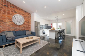Lovely 2br Home In Norwood